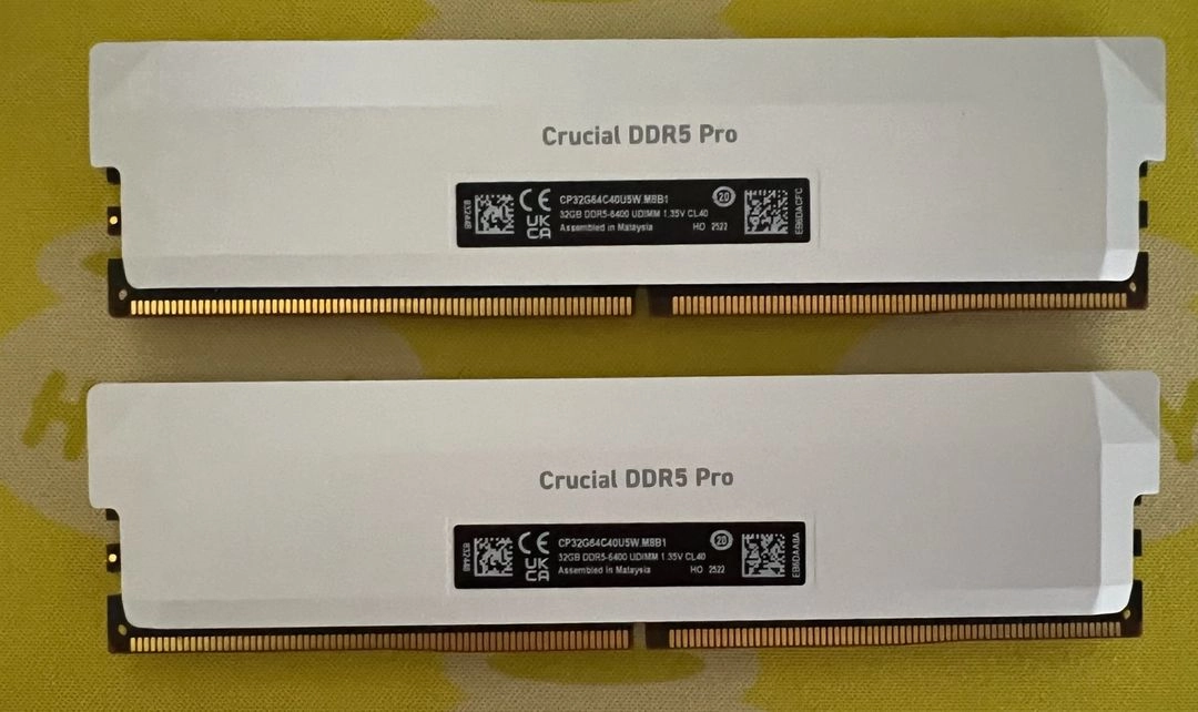 Crucial DDR5 Pro 64GB (32GBx2) 6400MHz 화이트 이미지