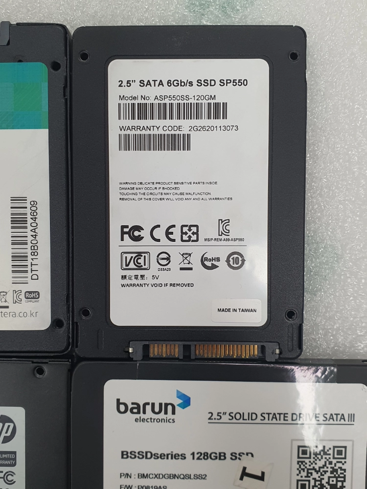 컴퓨터 저장장치 2.5인치 SSD 외산 128GB 4개 일괄 이미지