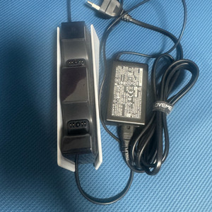 ps5 듀얼센스 정품 충전거치대 이미지