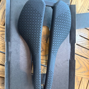 트렉 에어룸 프로 3D 안장 145mm 미사용 신품 이미지