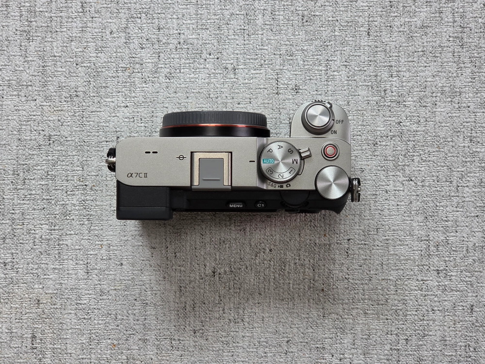 소니 A7C2 실버 + 28-60mm 렌즈 이미지