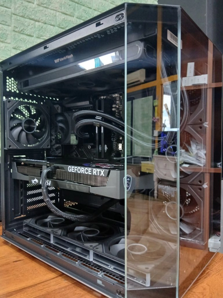 미사용 ) 9800X3D & RTX5070TI 컴퓨터 pc 이미지