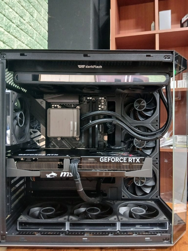 미사용 ) 9800X3D & RTX5070TI 컴퓨터 pc 이미지