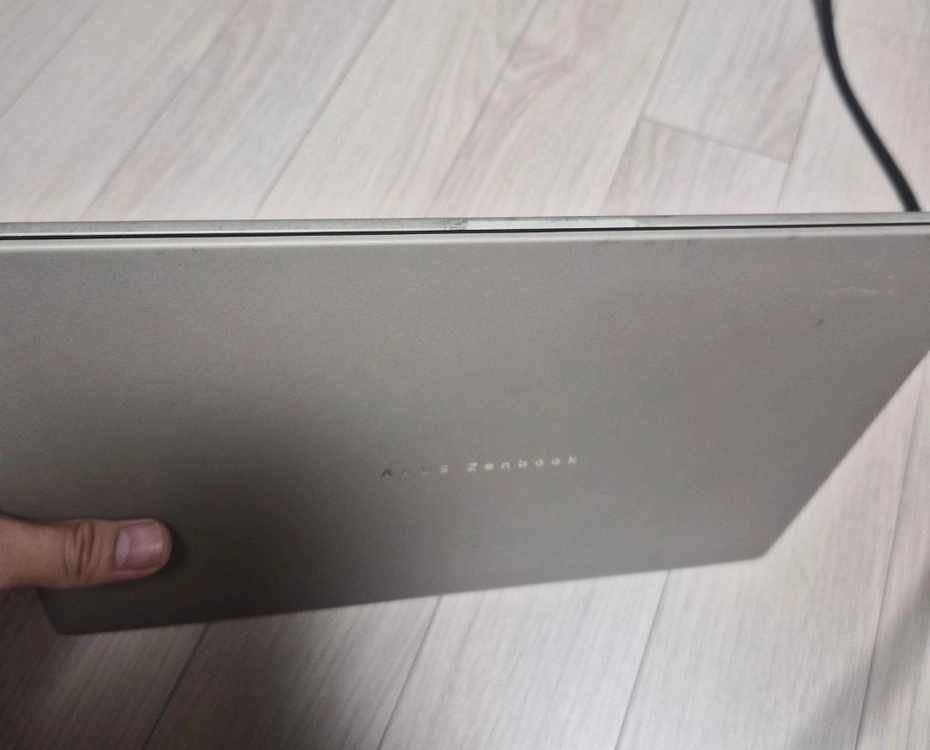 젠북 a14 899g 초경량 고성능 AI 노트북 이미지