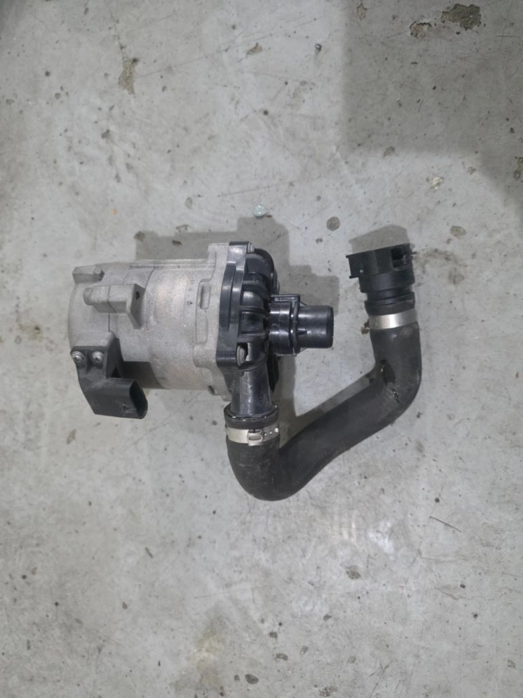 BMW F10 f06 m5 m6 보조워터펌프 (2284291) 이미지