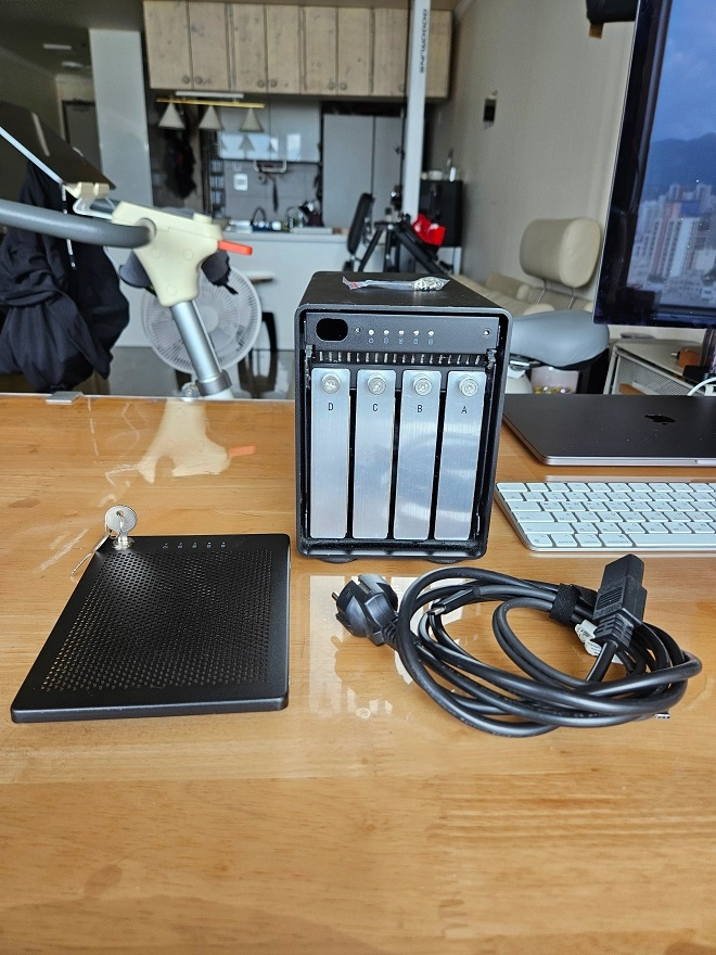 OWC ThunderBay 4 0TB 4베이 썬더볼트 4베이 스토리지 - 안심되는 중고거래