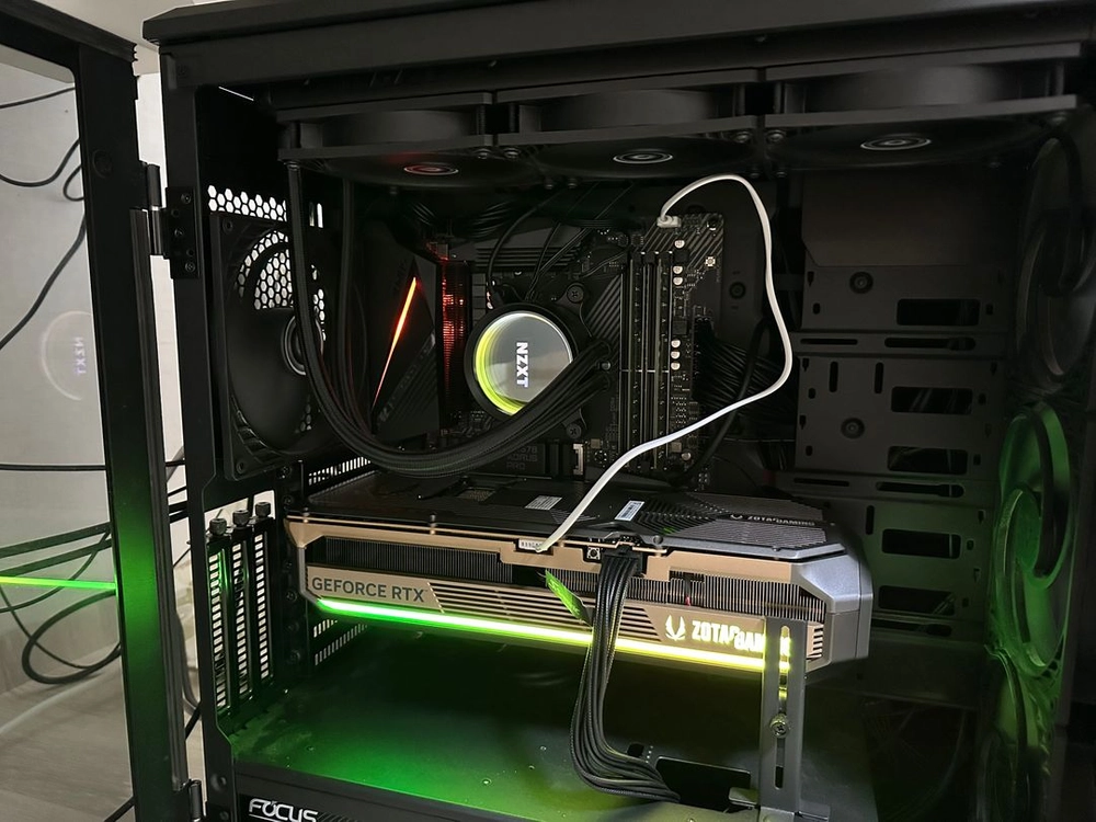 RTX 5080 AM4플랫폼 게임방송 32기가램 2테라 m.2 최상급사양 작업+게임 겸용 데스크탑 풀세트 이미지