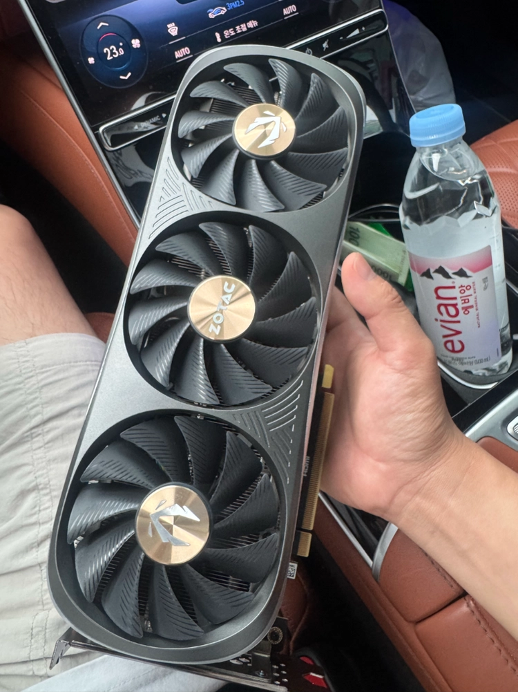 조탁 rtx4070ti 트리니티 그래픽카드 - 안심되는 중고거래