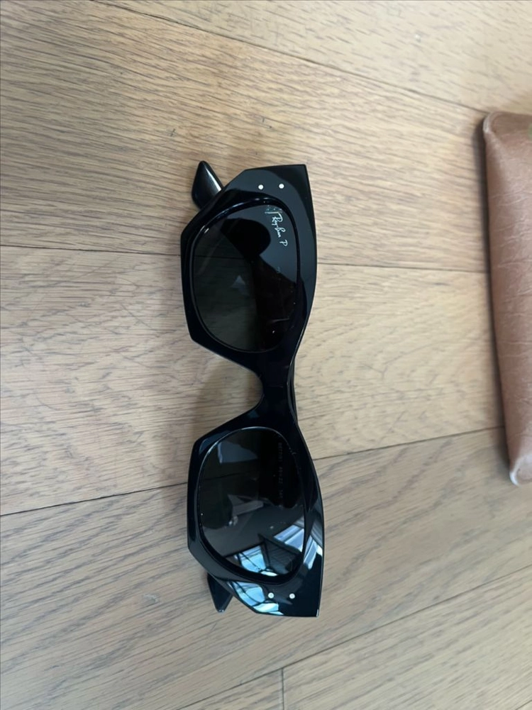 레이밴 ZENA RB4430 블랙 선글라스 이미지