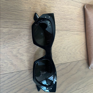 레이밴 ZENA RB4430 블랙 선글라스 이미지