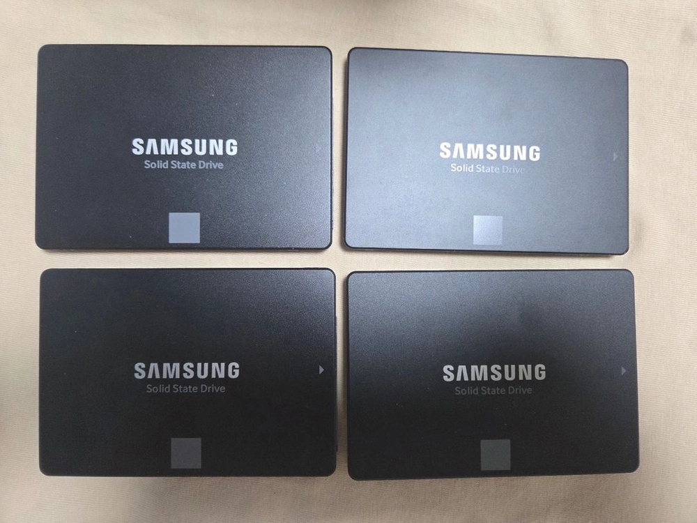 삼성 SSD 860 EVO 250GB 3개 + 850 EVO 250GB + 128GB 이미지