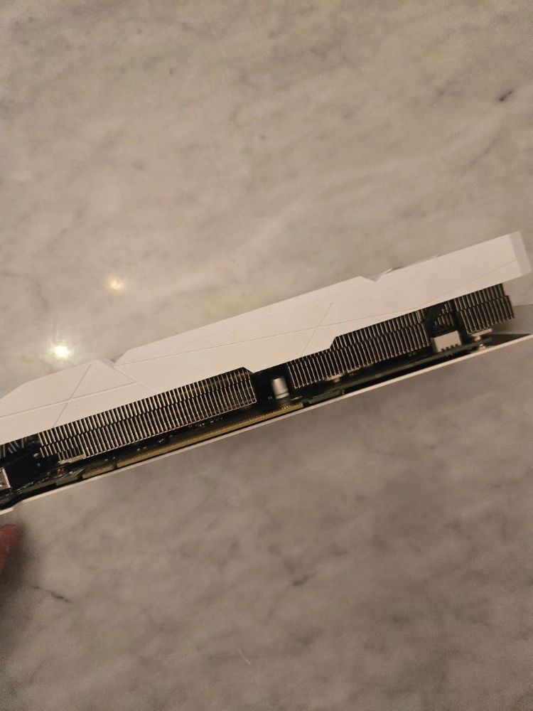 컬러풀 RTX 3050 울트라 OC DUAL 화이트 이미지