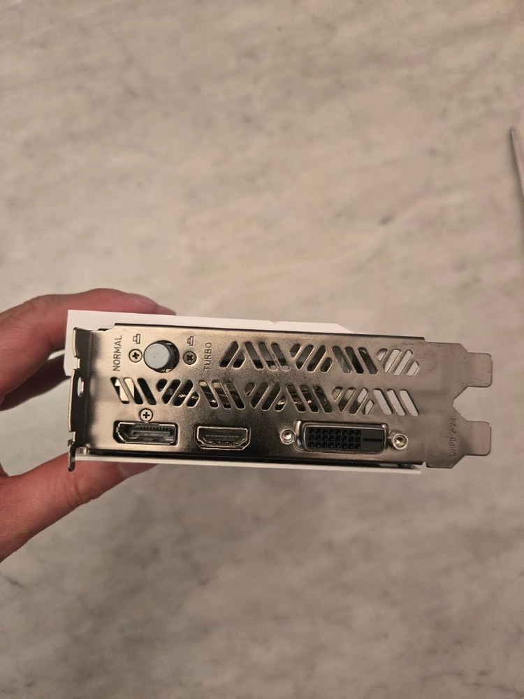 컬러풀 RTX 3050 울트라 OC DUAL 화이트 이미지