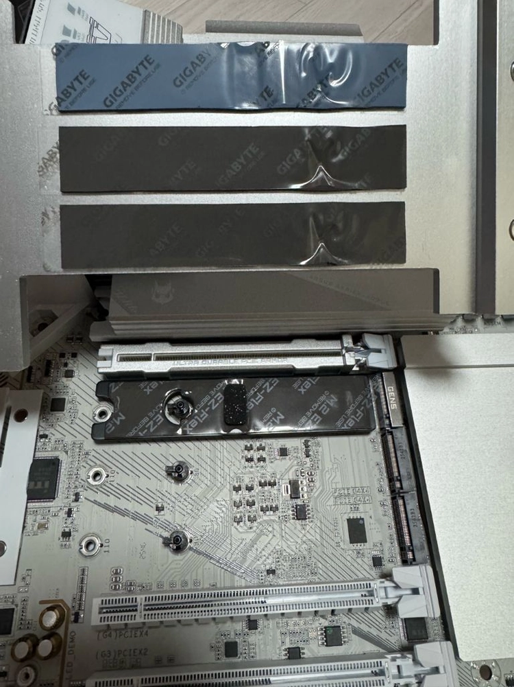 gigavyte x870e aorus elite x3d ice 이미지