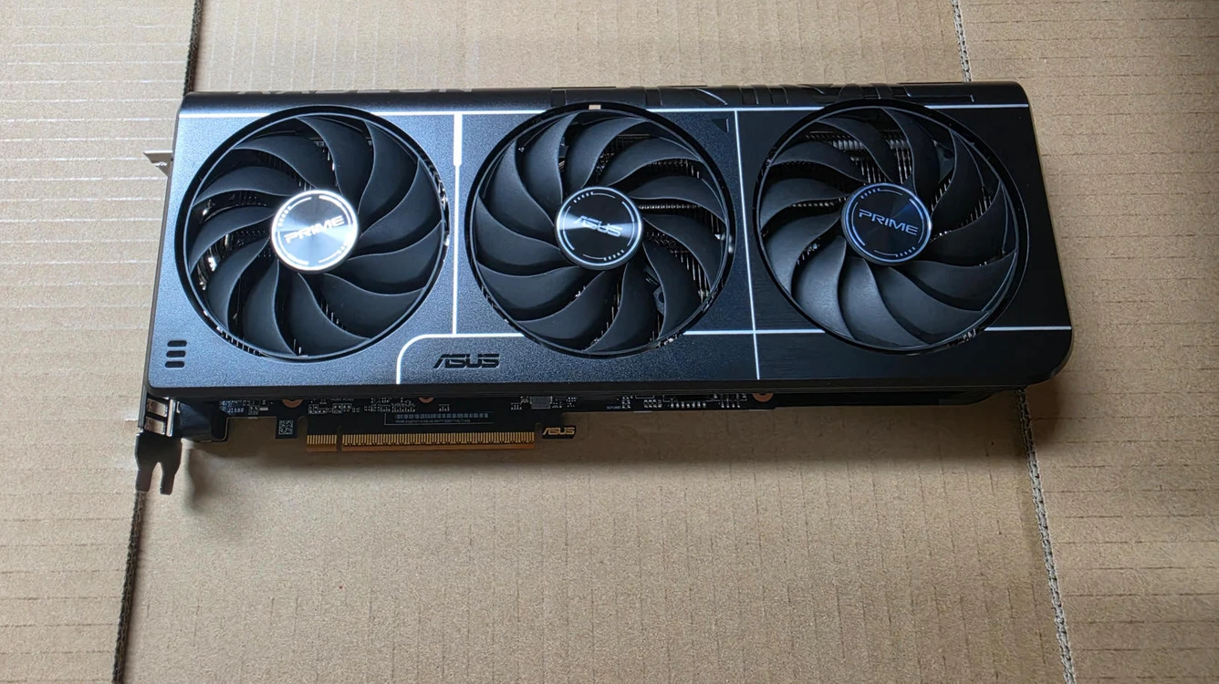 그래픽 RX 9070 XT D6 16GB 3팬 - 안심되는 중고거래