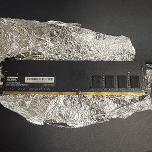 KLEEV DDR4 8GB X 2개 메모리 팝니다. 이미지
