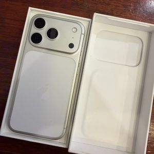 아이폰17 프로 실버 256GB | 배터리 98% | 풀박스 이미지
