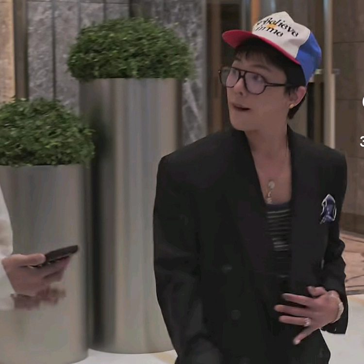 지디 보잉 안경 지드래곤 뿔테 권지용 선글라스 톰포드 GD 베르디 안경테 이미지
