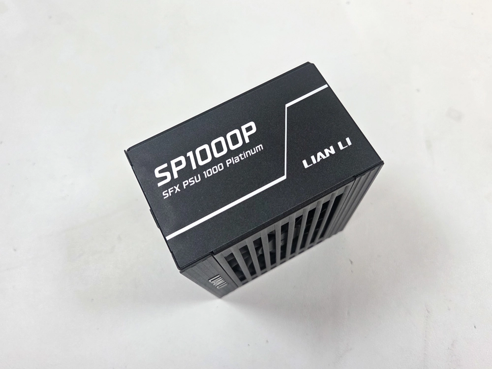 리안리 SP1000 80PLUS 플래티넘 SFX 블랙 1000W 파워서플라이 이미지