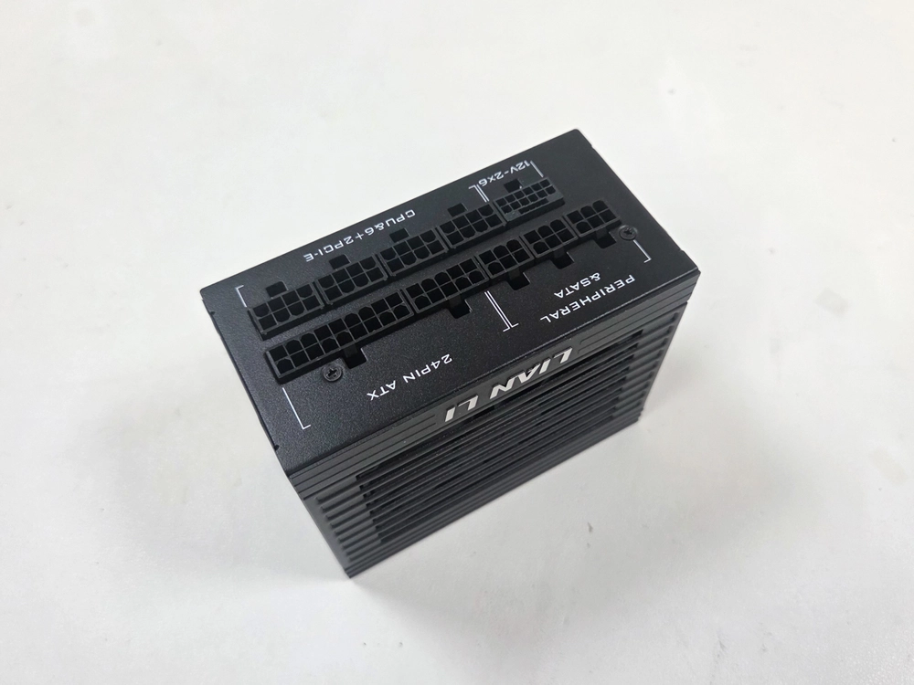 리안리 SP1000 80PLUS 플래티넘 SFX 블랙 1000W 파워서플라이 이미지
