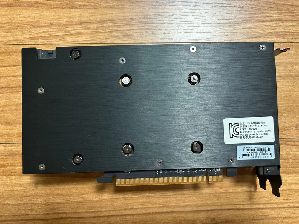 파워컬러 라데온 RX7600 그래픽카드 이미지
