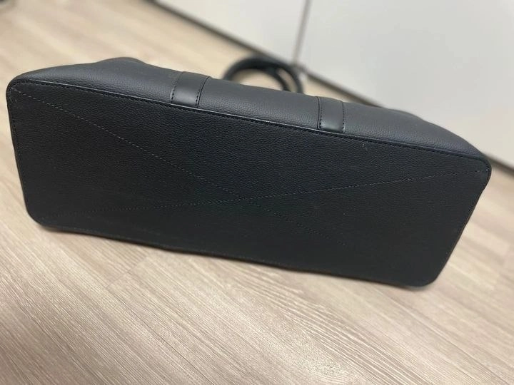 루이비통 가방 락잇토트백 새상품급 반가격에 팝니다 이미지