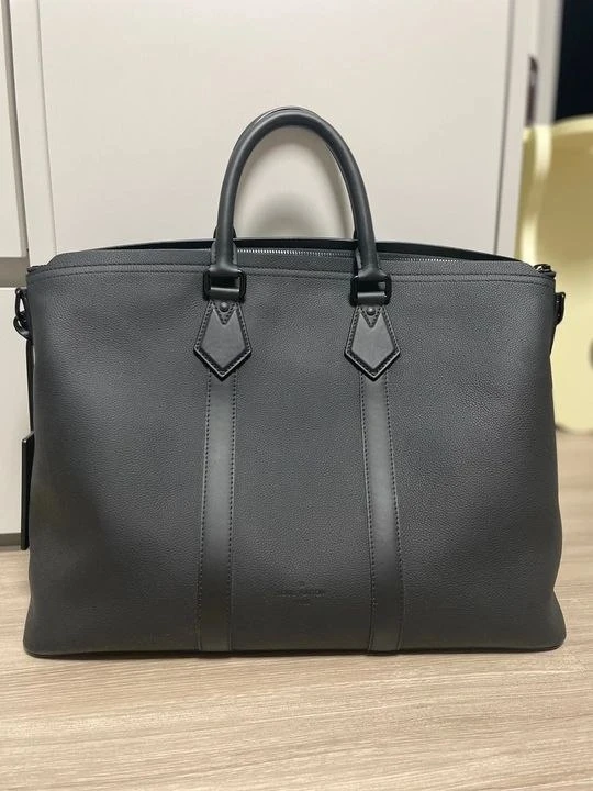 루이비통 가방 락잇토트백 새상품급 반가격에 팝니다 이미지