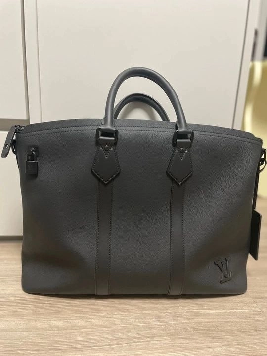 루이비통 가방 락잇토트백 새상품급 반가격에 팝니다 이미지