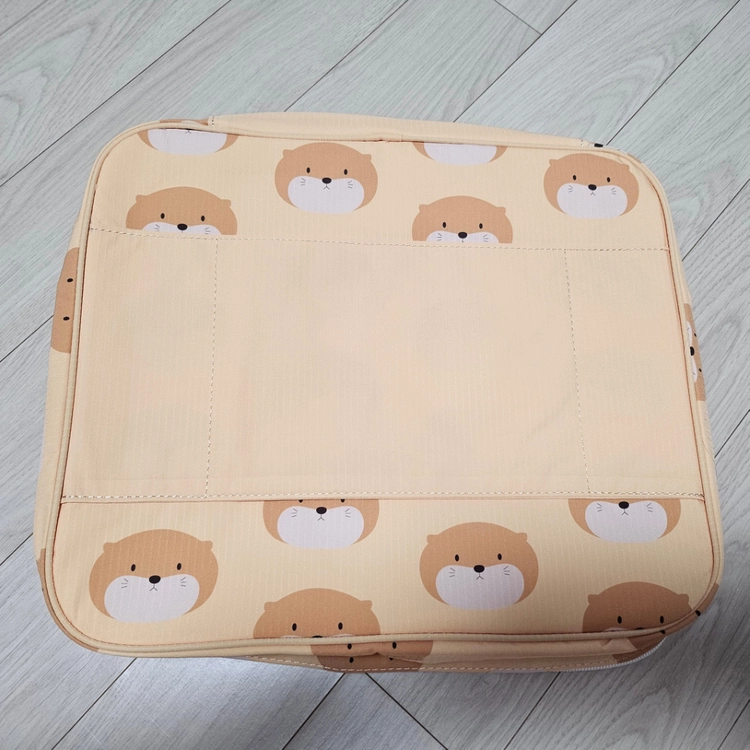 프리메라 수달 여행용파우치 이미지