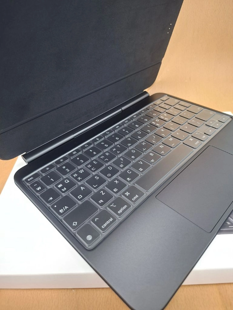 아이패드프로11 M5 셀룰러 256GB 애케플+매직키보드 포함 판매합니다. 이미지