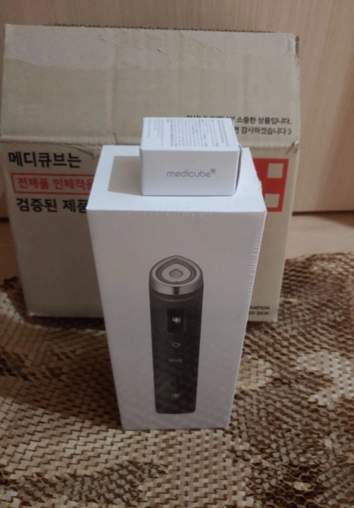 [박스미개봉 정품] 메디큐브 에이지알 부스터 프로 블랙+물방울헤드캡 세트 새 상품 이미지