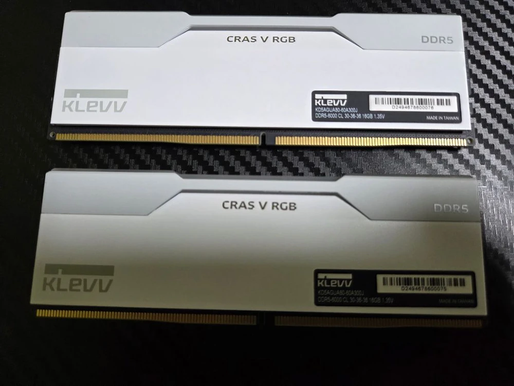 에센코어 클레브 DDR5-6000cl30 32gb 메모리 화이트 패키지 이미지