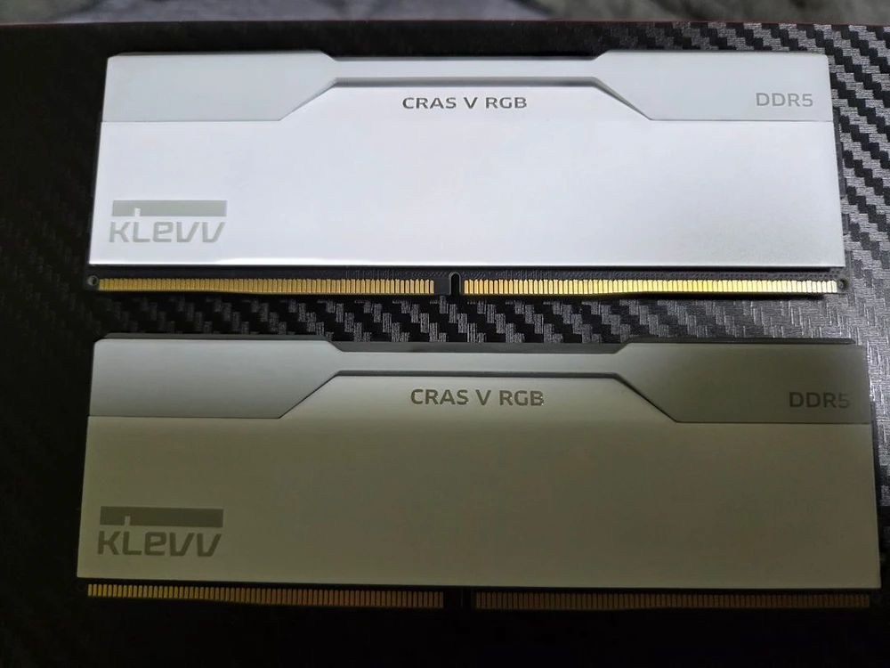 에센코어 클레브 DDR5-6000cl30 32gb 메모리 화이트 패키지 이미지