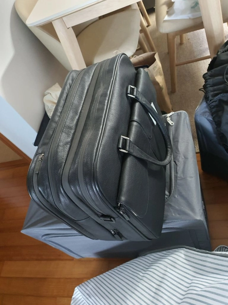 알프레드 던힐 보스턴백 새 제품 70만원에 판매합니다 이미지