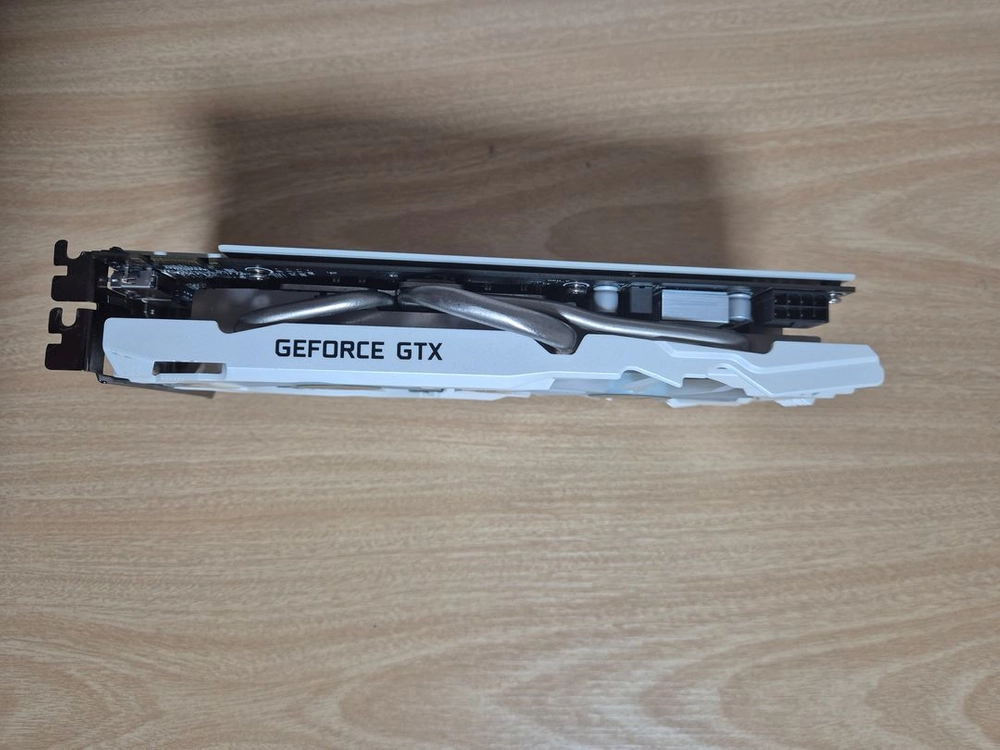 GeForce GTX 960 화이트 그래픽카드 이미지