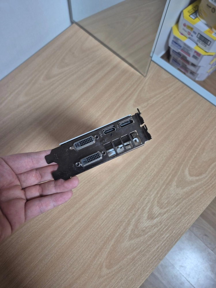 GeForce GTX 960 화이트 그래픽카드 이미지