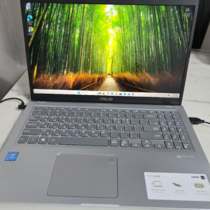 ASUS 실버 노트북 15인치 풀 HD 해상도입니다. 윈도우 11이 설치되어 있어 바로 사용 가능합니다. 15인치 이미지
