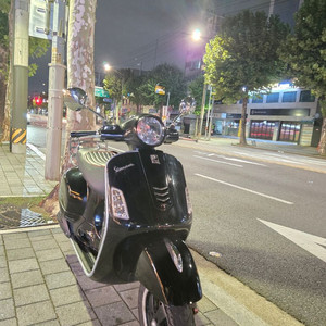 베스파 GTS 125 블랙 스쿠터 바이크 오토바이 씨게 판매합니다. 이미지