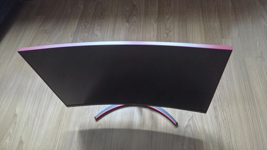 27인치 144hz 커브드 게이밍 모니터 이미지