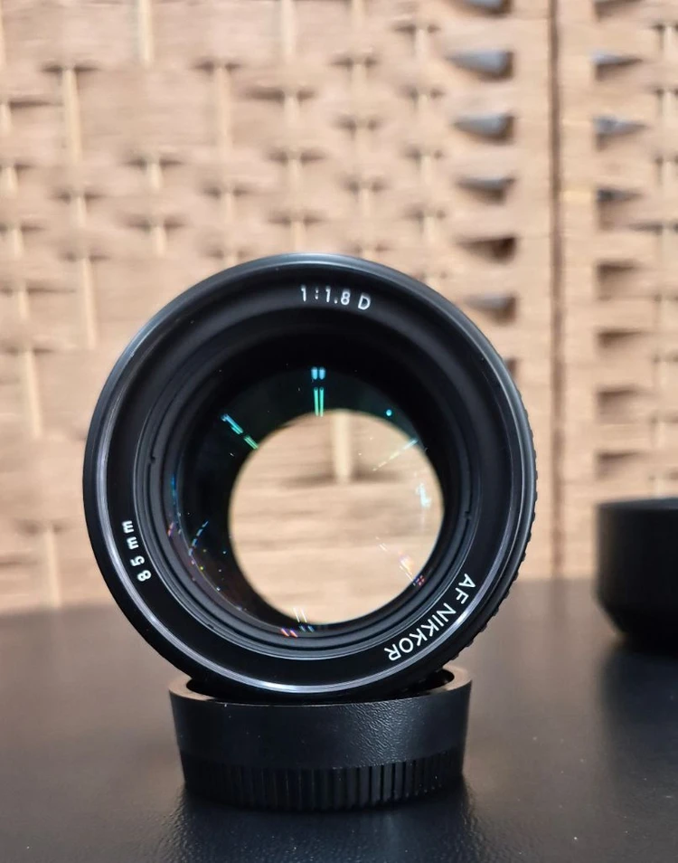 니콘 af 85mm f1.8d 이미지