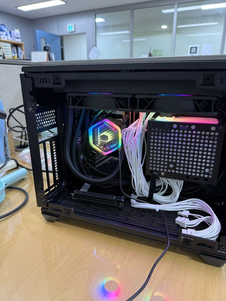 itx 본체 285k + 32gb ram + 1tb ssd + intel arc a770 이미지