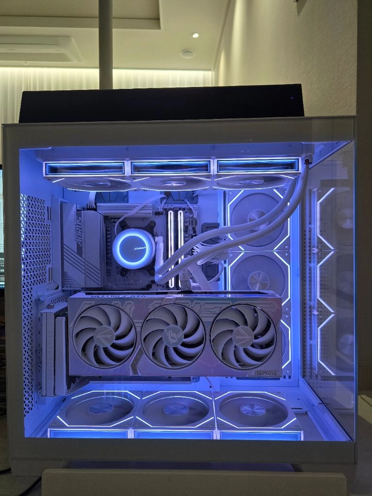 화이트 커스텀 PC ( 9600X/ RTX4070Ti Super) 고사양 본체 팝니다. - 안심되는 중고거래