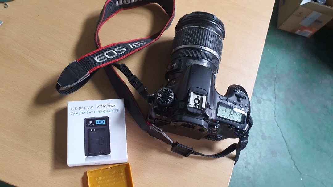 캐논 DSLR 70D 18-55mm F2.8 축복렌즈 이미지