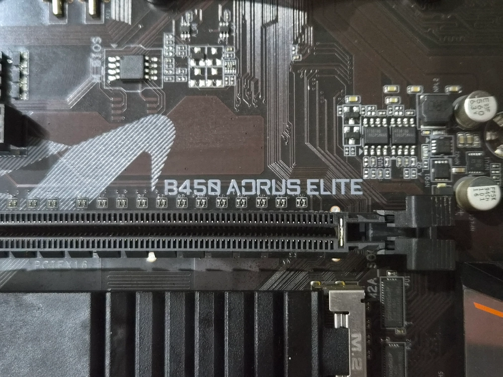 R7 3700x, B450 aorus elite, ddr4 16gb 세트 이미지