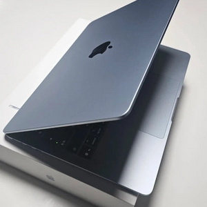 맥북에어 M5 13인치 16Gb 512Gb 초민트급!