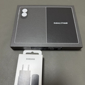 갤럭시 폴드8 크림 512GB 자급제 미개봉 새제품 이미지