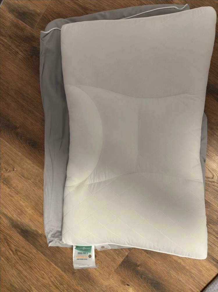 아이유 깊은잠 베개 이미지