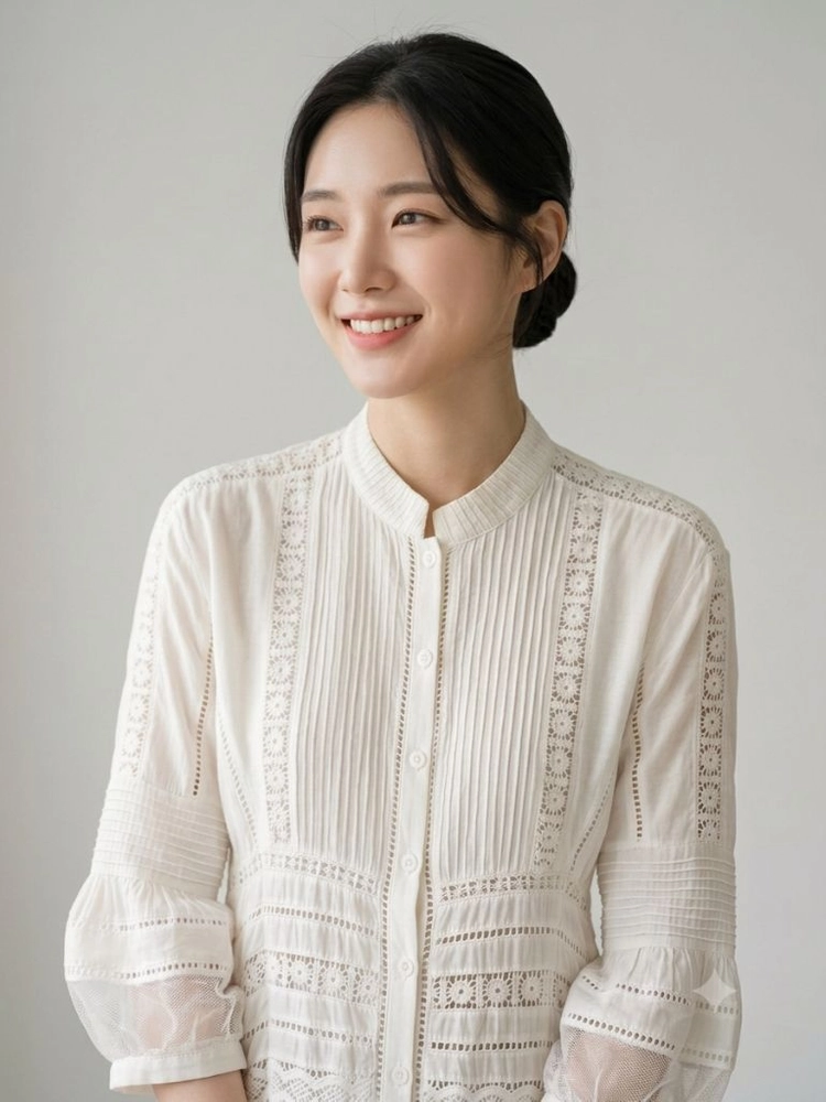 실크 100% 레이스 패치워크 블라우스 | 밴드칼라·빈티지 무드 이미지