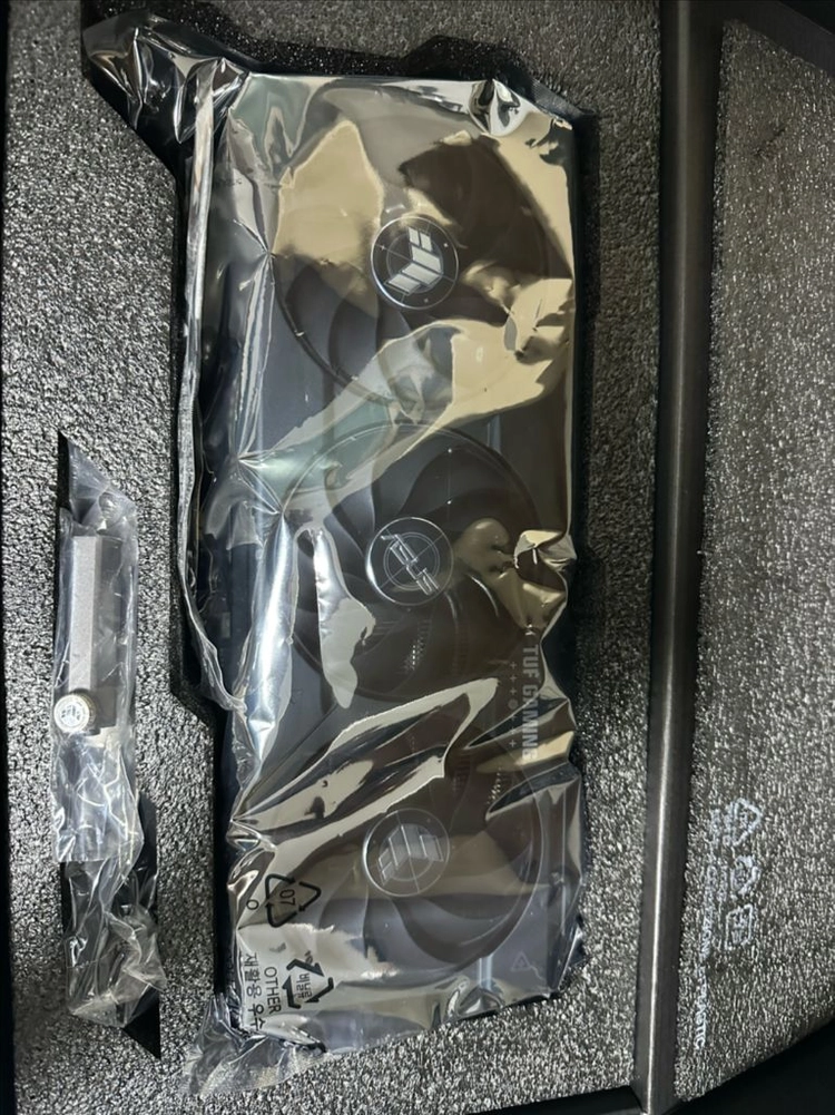 RTX 4070 SUPER 그래픽카드 팝니다 이미지