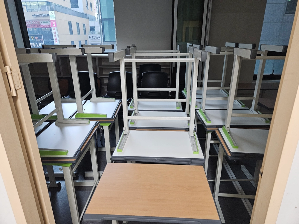 학원책상/의자 학원책걸상 구합니다 이미지